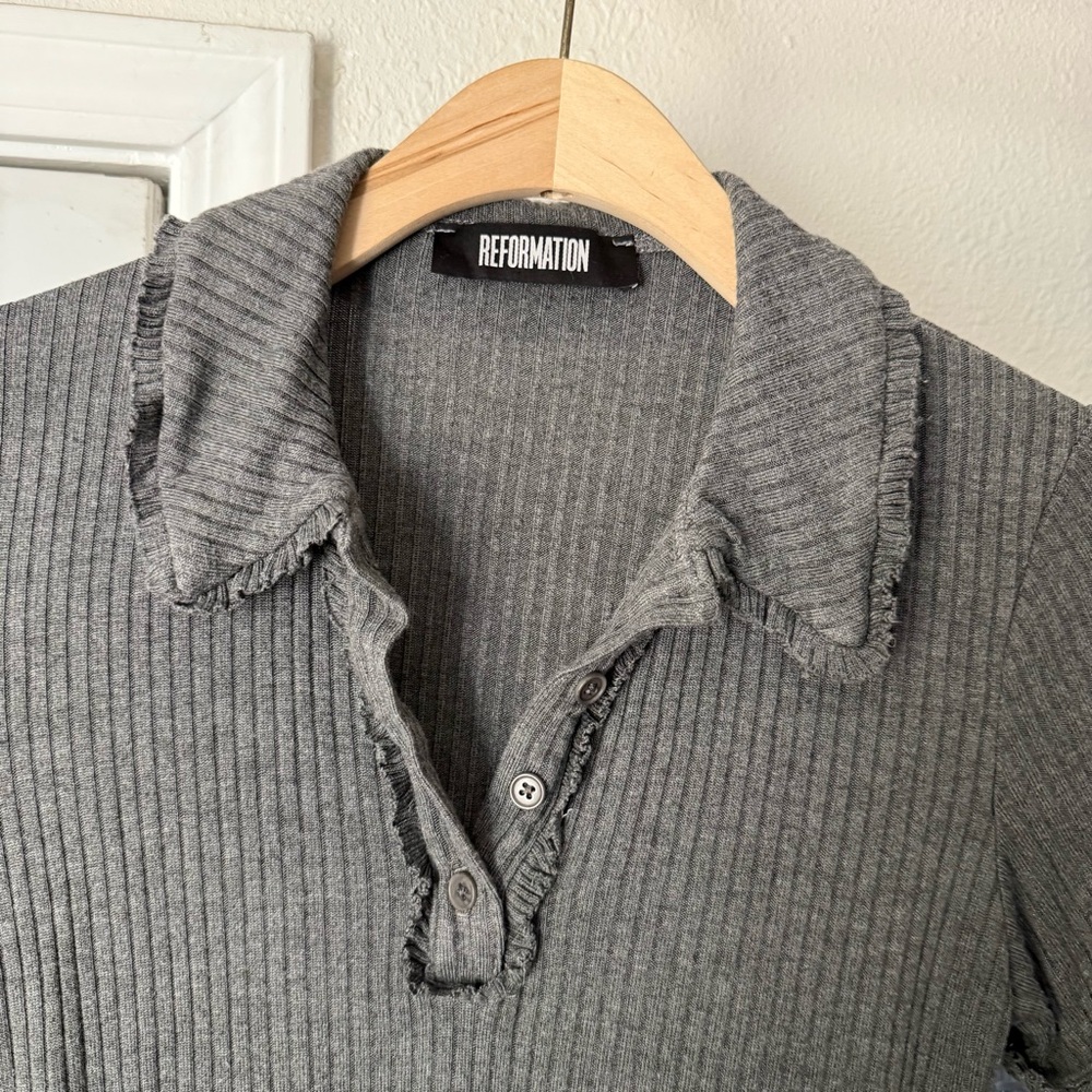 Reformation grey modal spandex rib knit polo popover short sleeve rib ribbed top - Picture 5 of 6